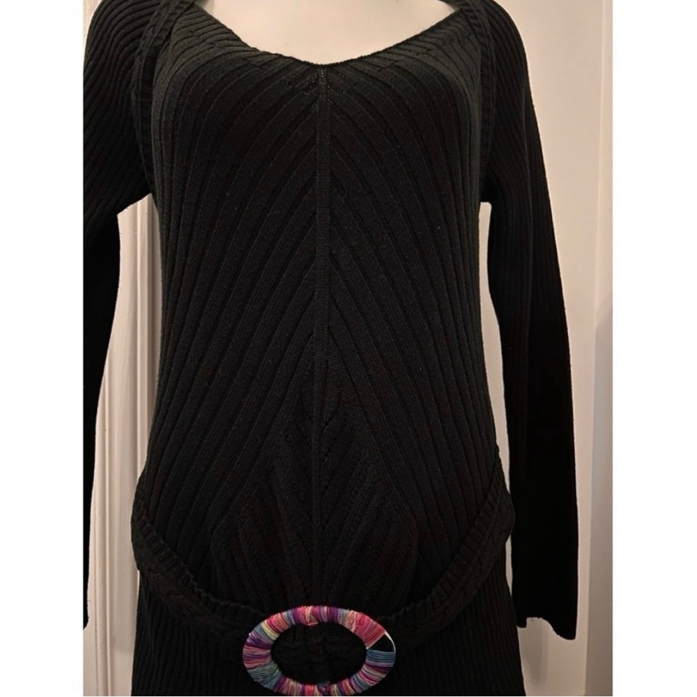 Long black rib-knitted sweater w/integrated belt & its  multicoloured buckle - Picture 10 of 13